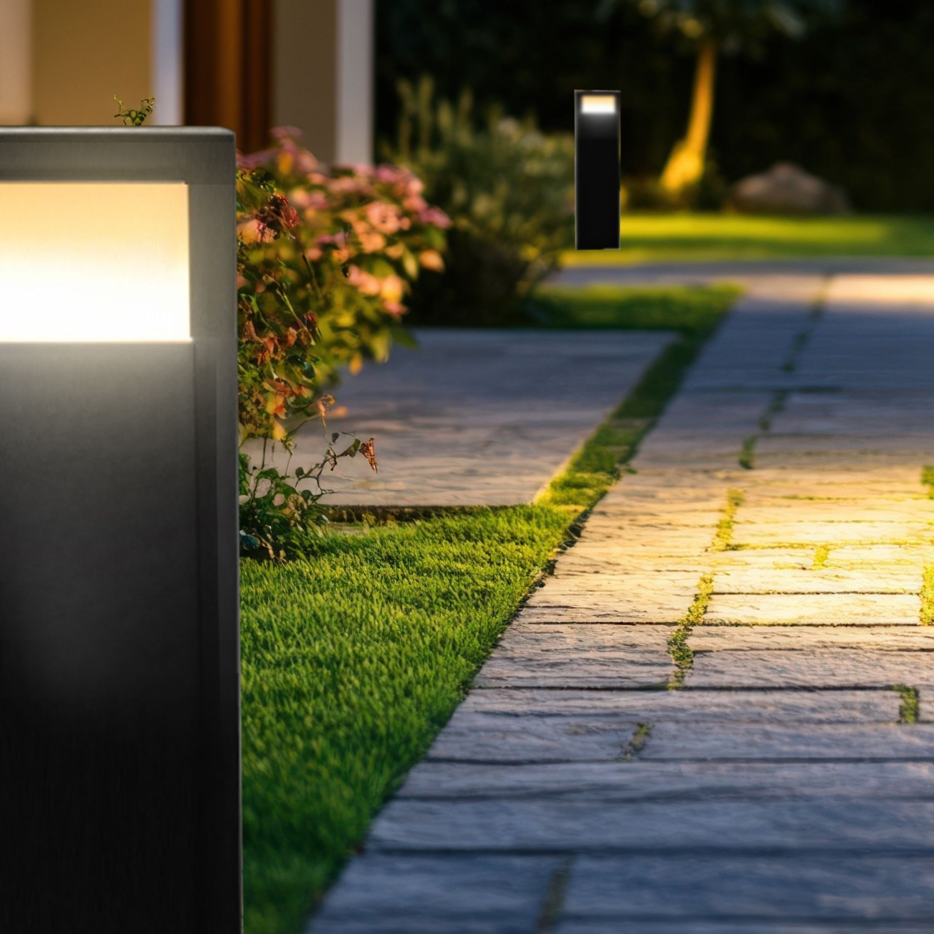 [4414] 4414 - Borne Noire  16 x 5 x Ht 56cm - Bizauté 2 côté