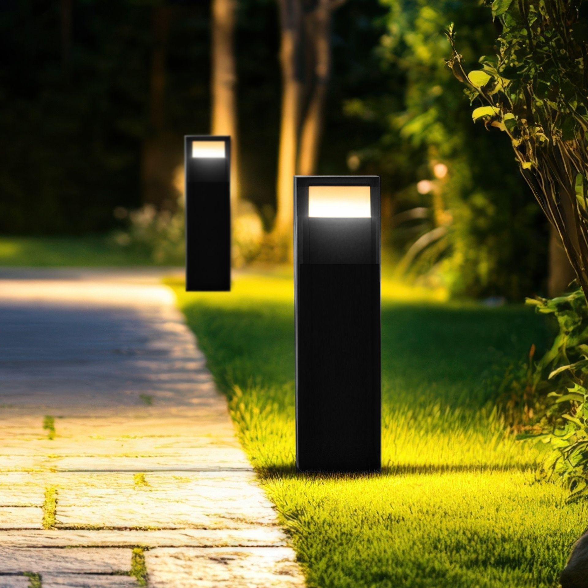 [4414] 4414 - Borne Noire  16 x 5 x Ht 56cm - Bizauté 2 côté